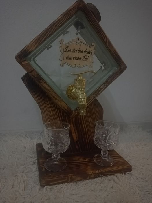 Vând recipiente pentru băuturi,cadouri