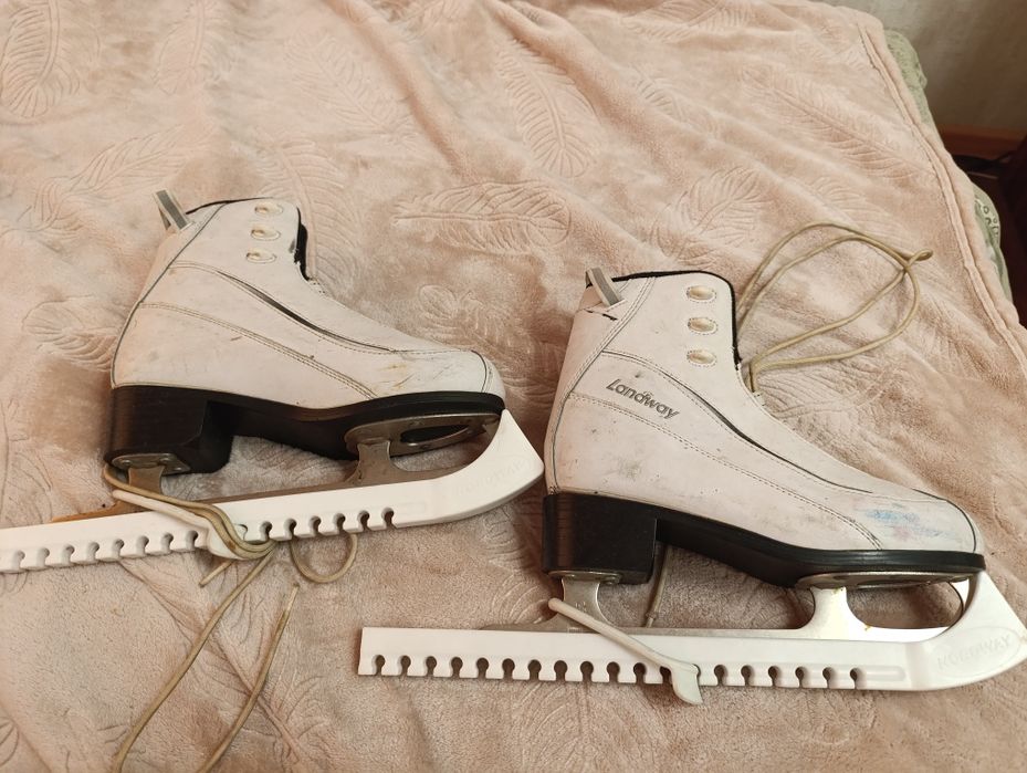 Отдам коньки 38 размера