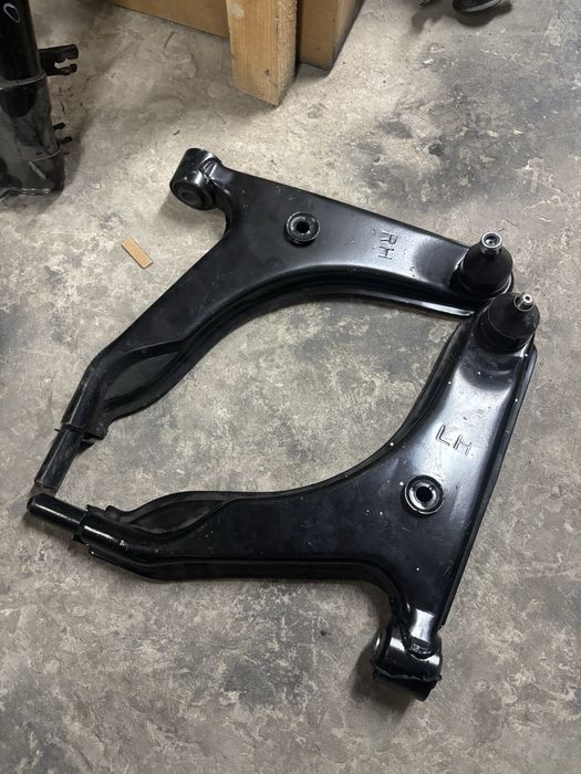 Передний рычаг митсубиси лансер 92-96 года