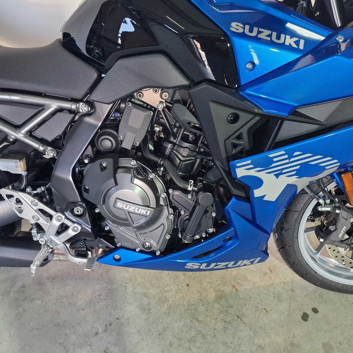 Motocicleta Suzuki GSX-8R ABS | S01555 | motomus.ro