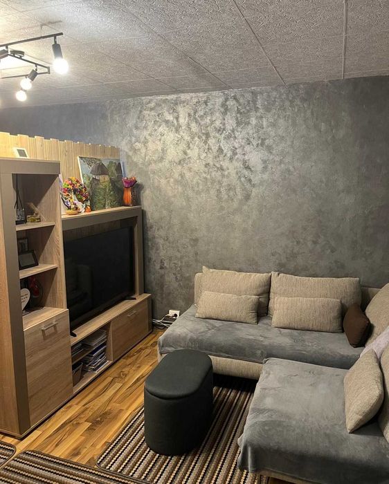 Vând apartament cu 3 camere, situat la parter  în zona  Lipovei