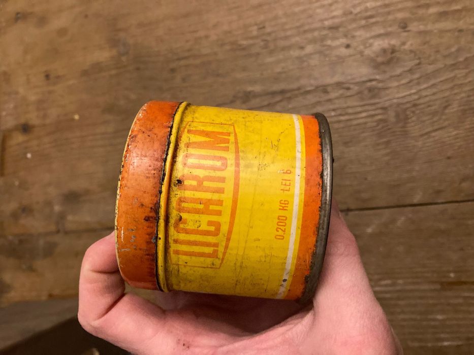 Cutie vaselina din tablă PECO  retro perioada comunistă