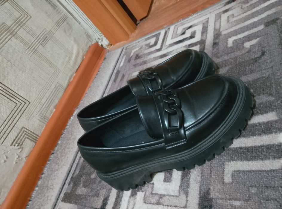 Продам лоферы новые