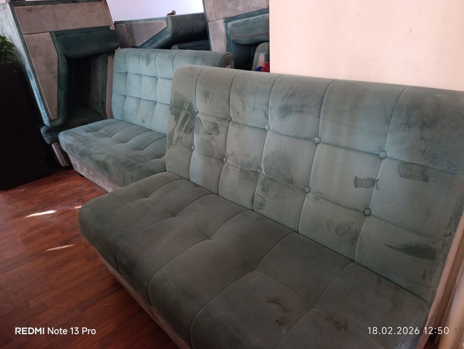 Диваны ресторанные..