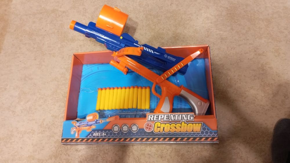 Новое оружие, лук стреляющий патронами.