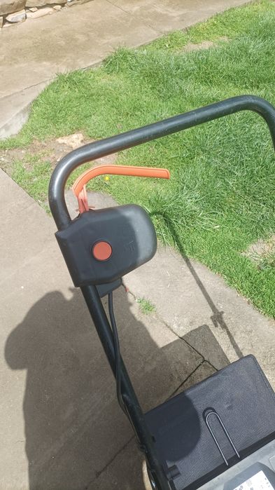 Scarificator aerator electric