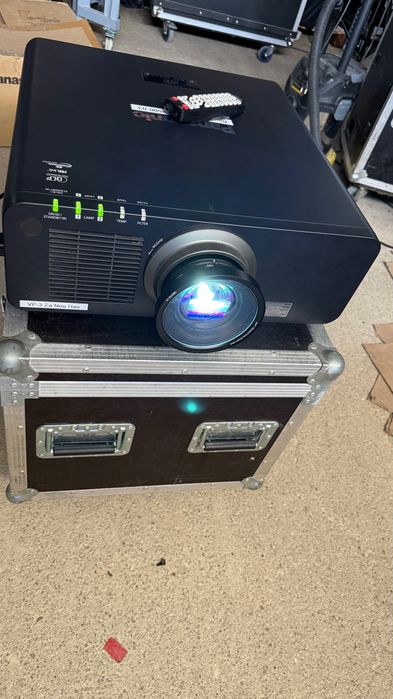 Videoproiector PANASONIC PT-DZ870E - 8500AINSI - 0.5-0.8X