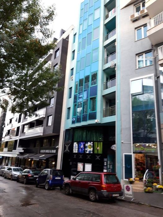 Обзаведен офис до ЕСТЕ – 2 работни помещения, заседателна зала, ниски