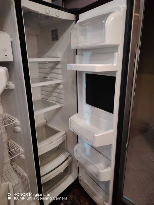 Хладилник Side by side General Electric за части или ползване