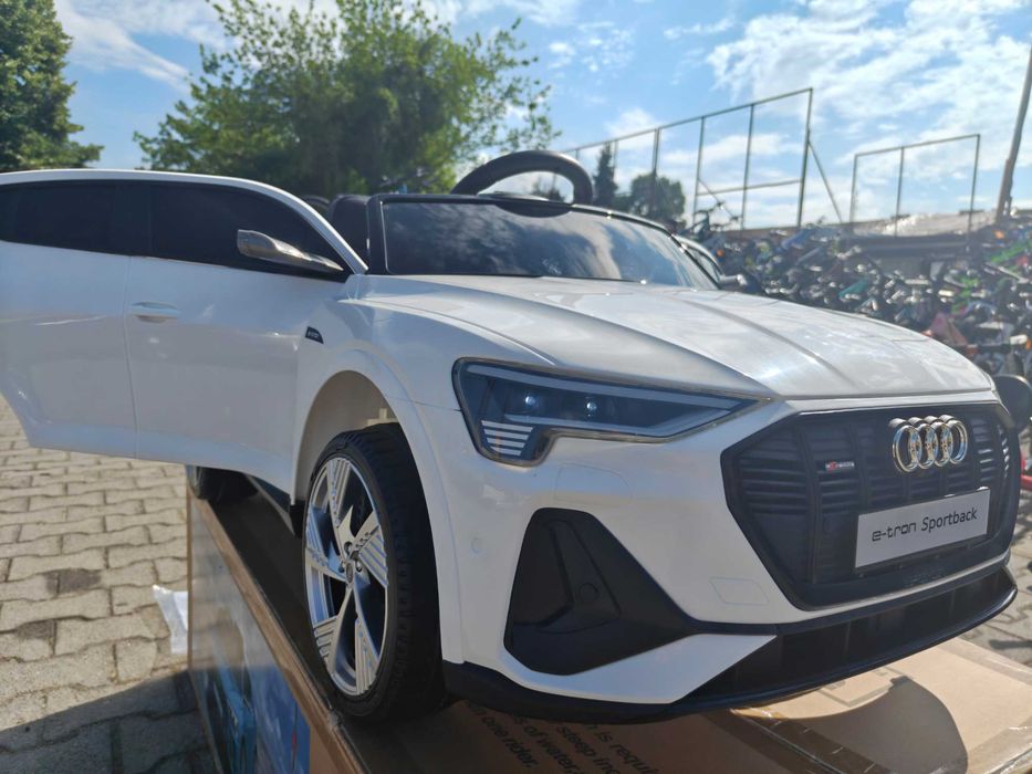 AUDI Акумулаторен джип Audi Sportback бял