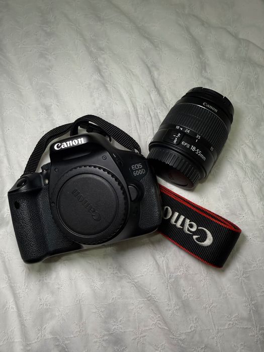 Camera profesională Canon 600D