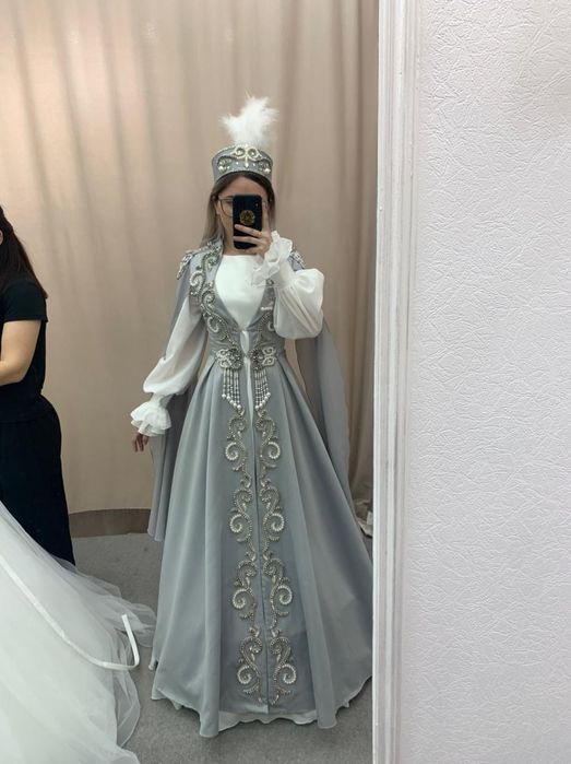 Платье на узату срочно продам.