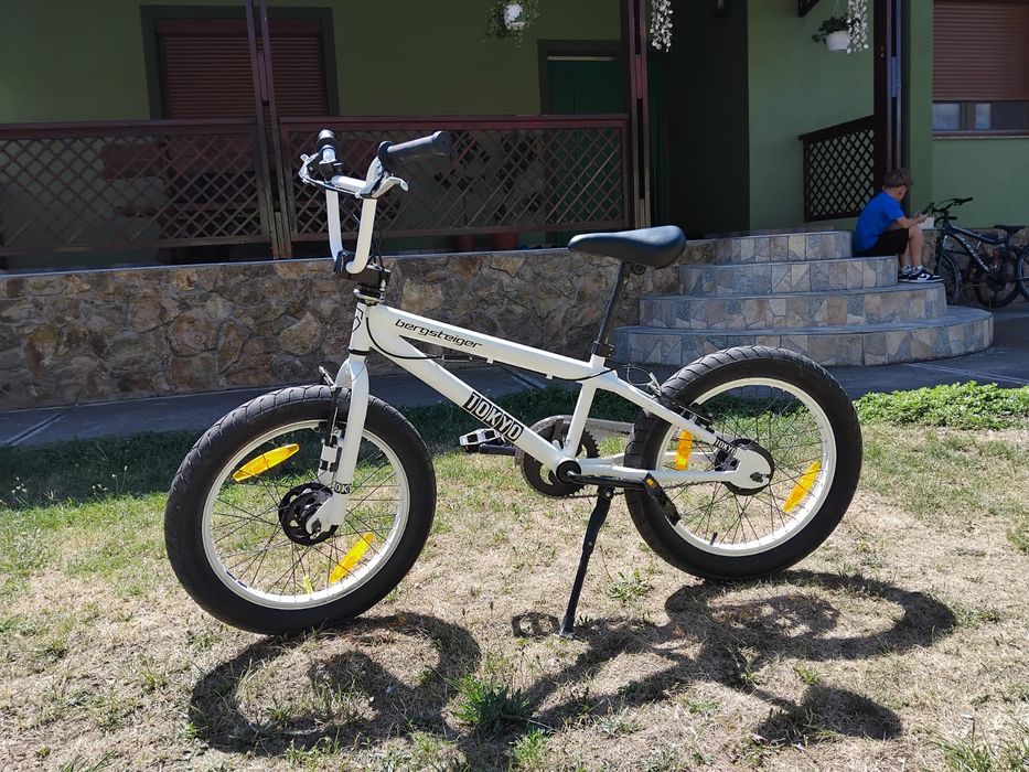 Vând bicicleta BMX