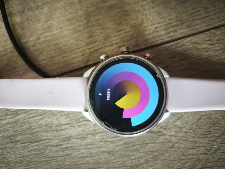 Смарт часовник Fossil