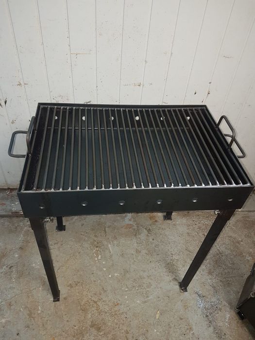 Gratar pentru fripturi la picnic sau gradina.