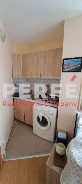 Продава се Едностаен апартамент в Бургас, Лазур - 33 кв.м за 2394 €/кв.м - Снимка #1