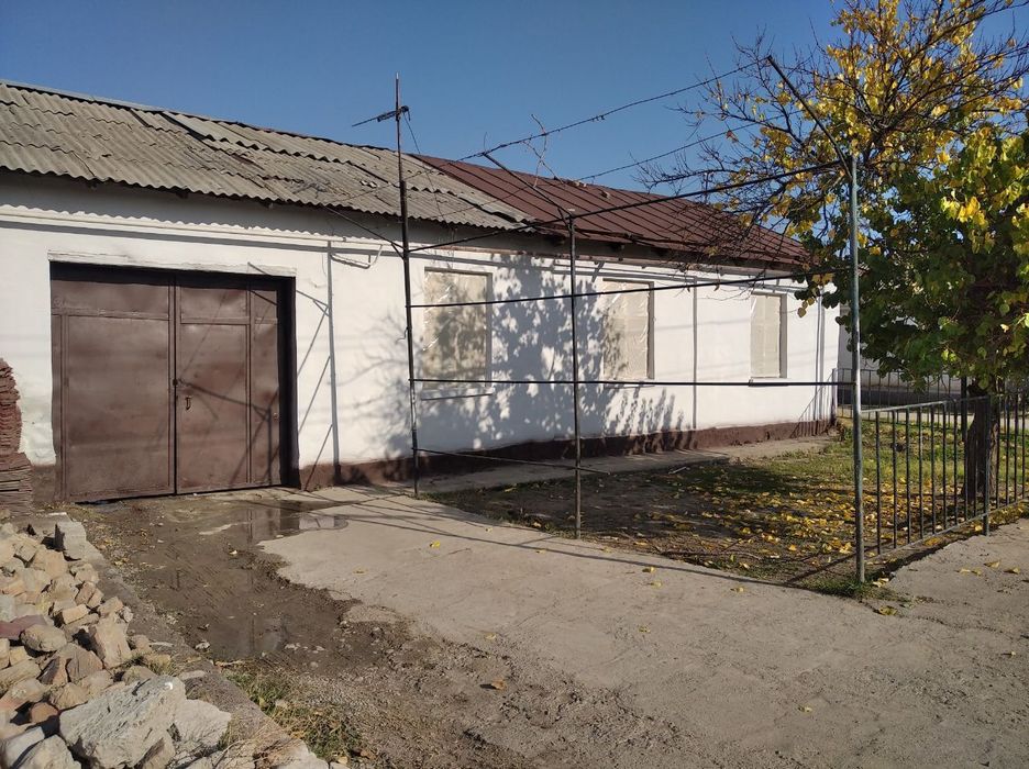 Xovli uy srochno sotiladi