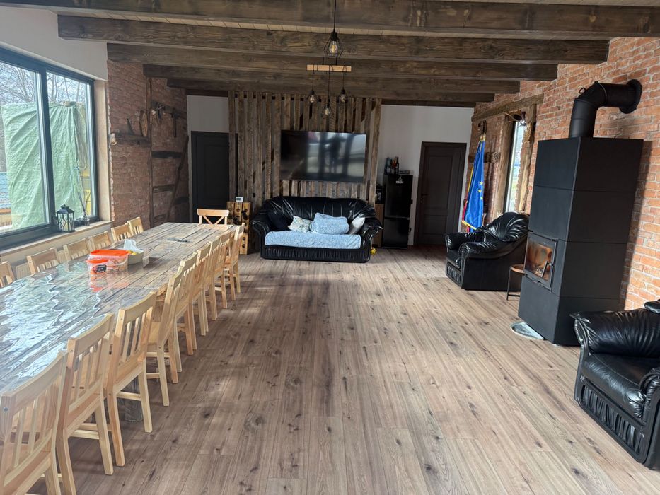 Vând  cabană finisată cu 2500 mp teren