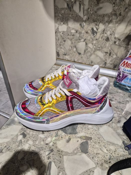 Сникърси Love Moschino