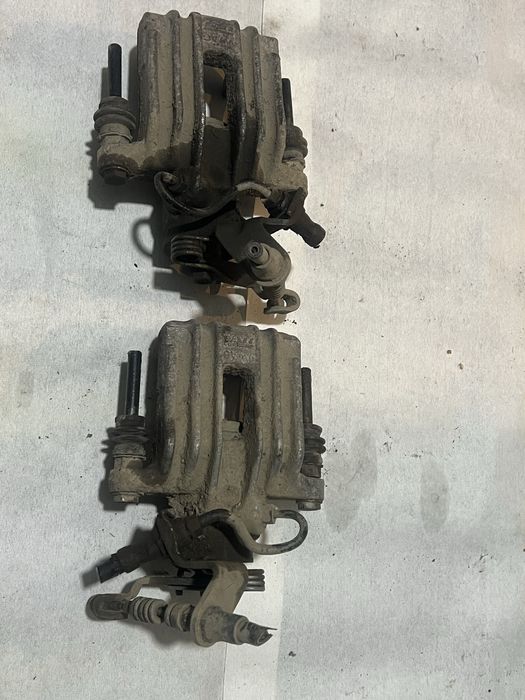 Etrieri Etrier stanga dreapta Golf 5 6 Octavia 2 Audi A3 TRW