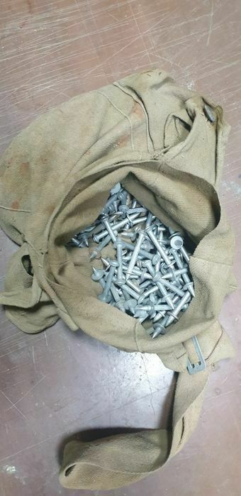 дюбель гвоздь и распылитель для сада