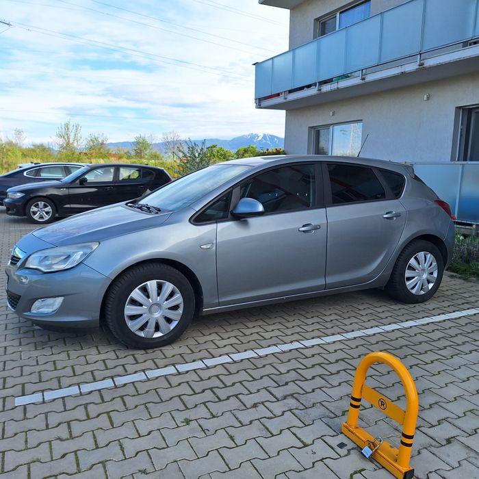 OPEL Astra 2011