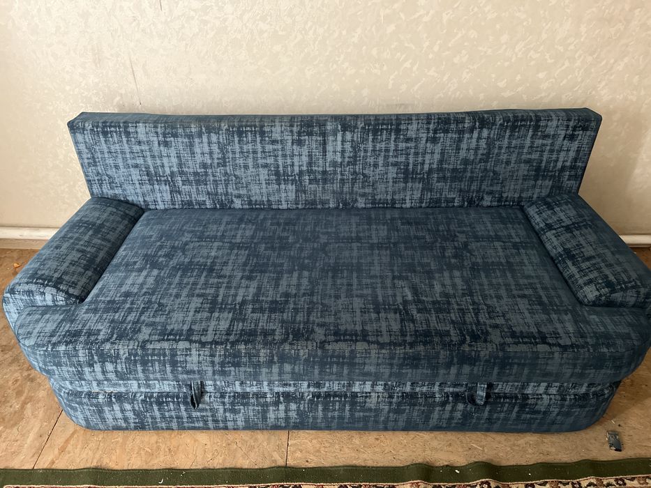 Диван очень хорошый 60000