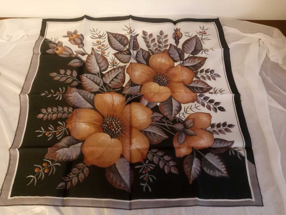 Румолча  донаси 15 минг сум.Платочки по 15 тыс 1шт