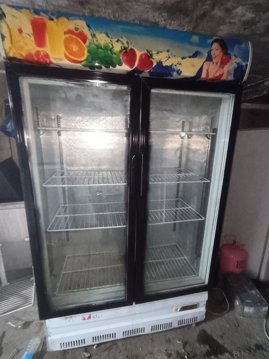 Продам холодильник витрины
