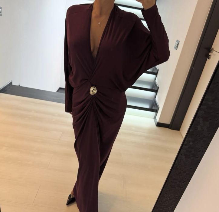 Rochie burgundy cu detaliu auriu