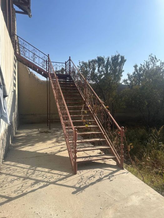 Uy sotiladi 2-etaj 8-sotix