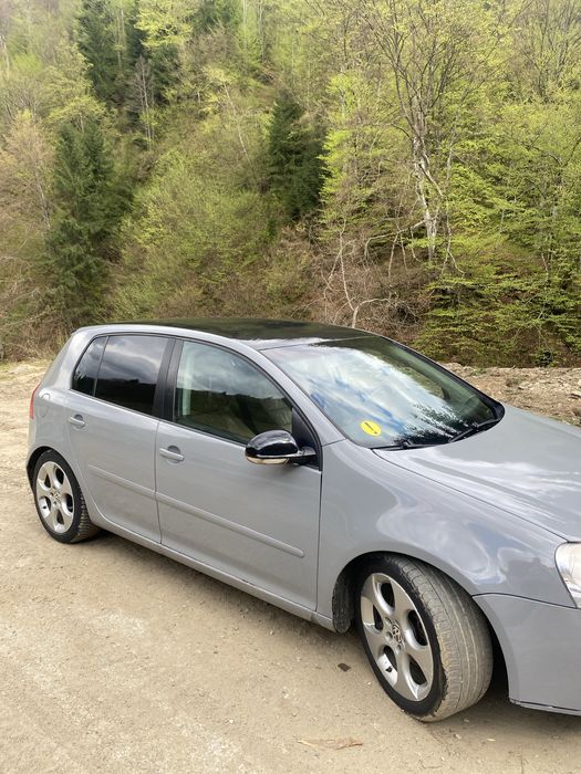 Vand golf 5 in stare forte buna