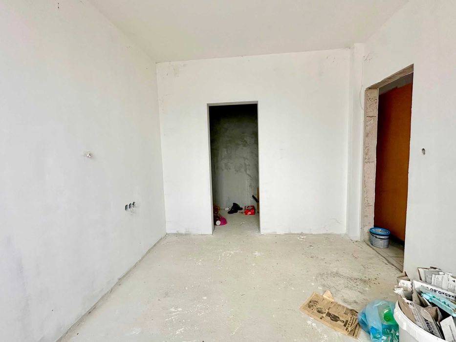 Нова къща с двор и гараж в с. Нови хан