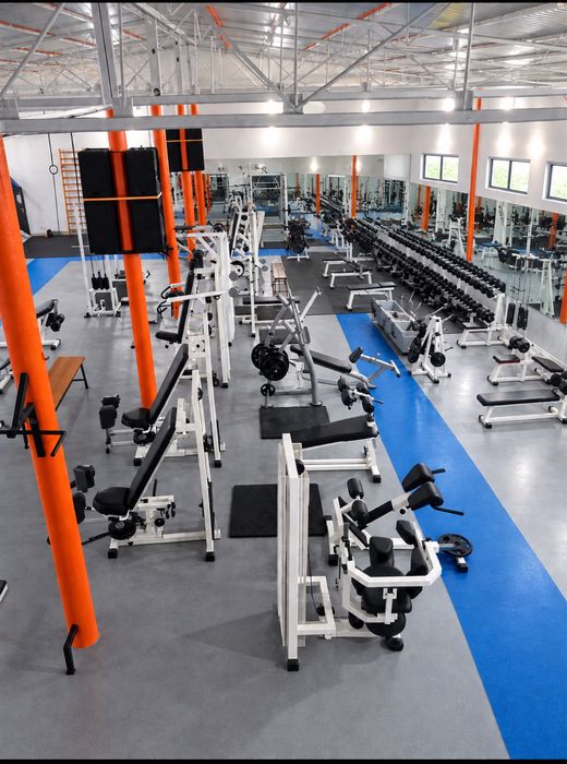 Aparate fitness profesionale - Technogym – sală completă, totul inclus