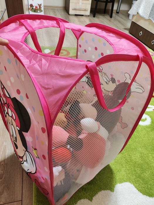 Продавам кош с играчки