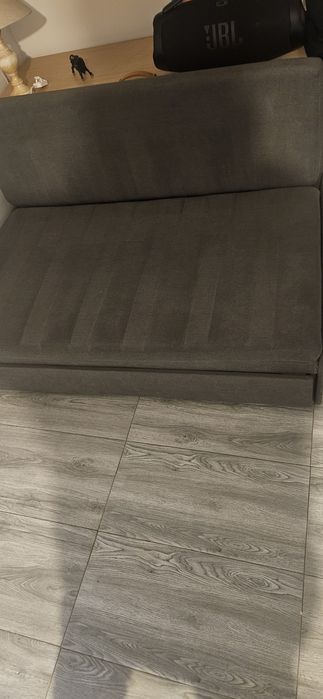 Canapea extensibila impecabila vând schimb