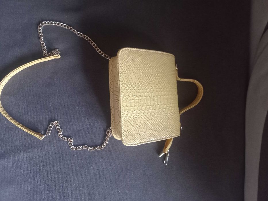 Нова дамска чанта от кожа