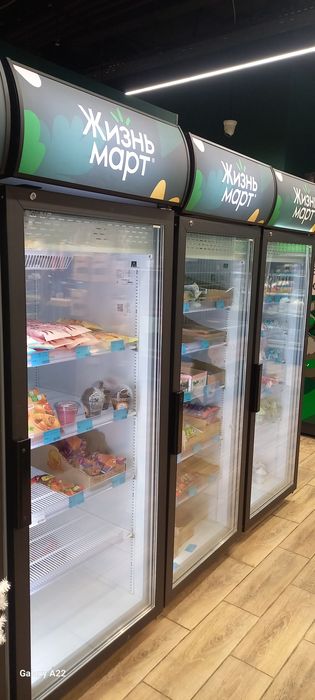 Продам вертикальный морозильник витрину Polair