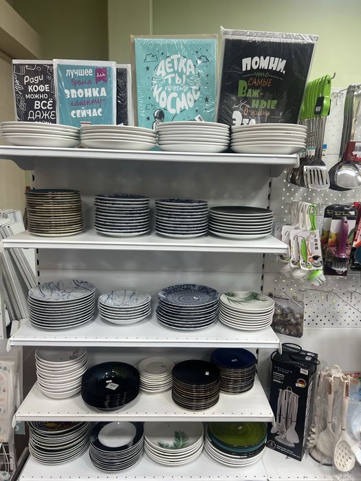 Стелажи торговые в отличном состоянии