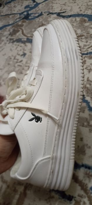 Кроссовки белые. Кожа.38 размер