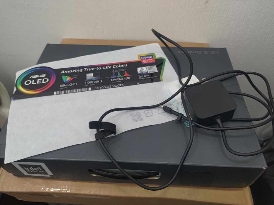 ASUS ZenBook OLED (Q409ZA)| i5 12th | 8 (DDR5) RAM | 256 nvme