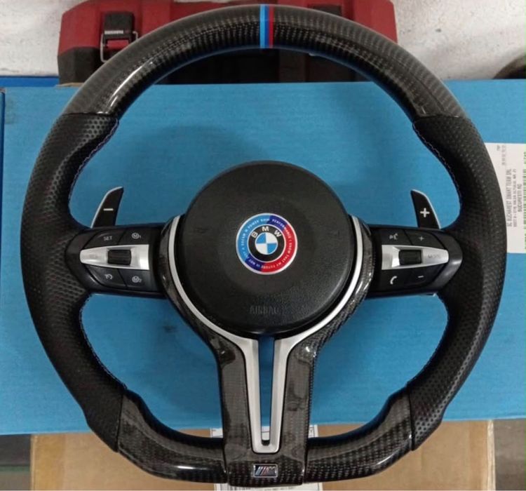 Vand Volan Carbon BMW cu padele Seria 5 F10 F11 F07 GT Seria 6 F06 F12 Seria 7 F01 X5 F15 X6 F16