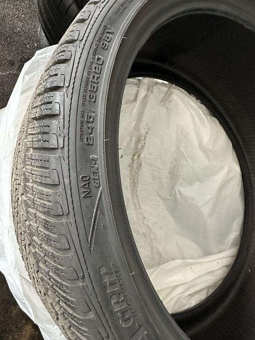 Продавам зимни  гуми Good Year 245/35/20