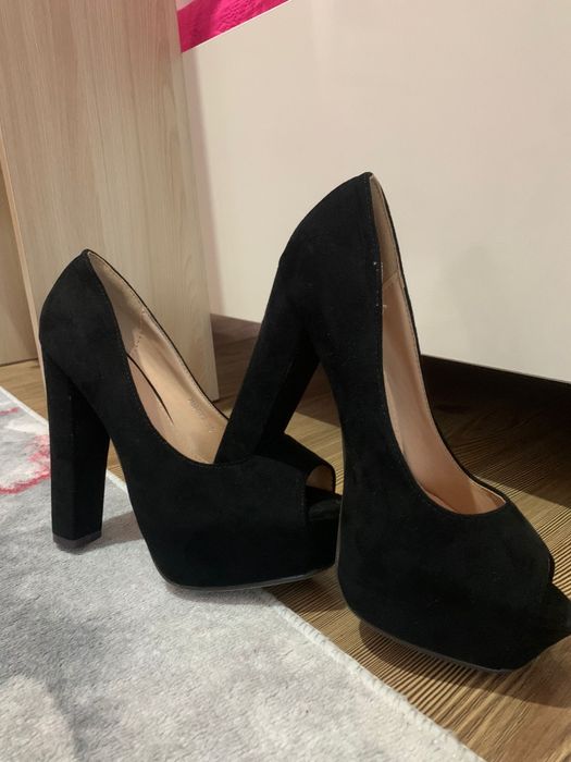 Официални обувки на ток