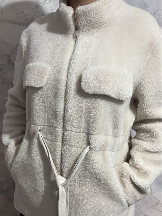 Продам   шубку состояние отличное размер 46/48 Цена 5000 тг теплая…….