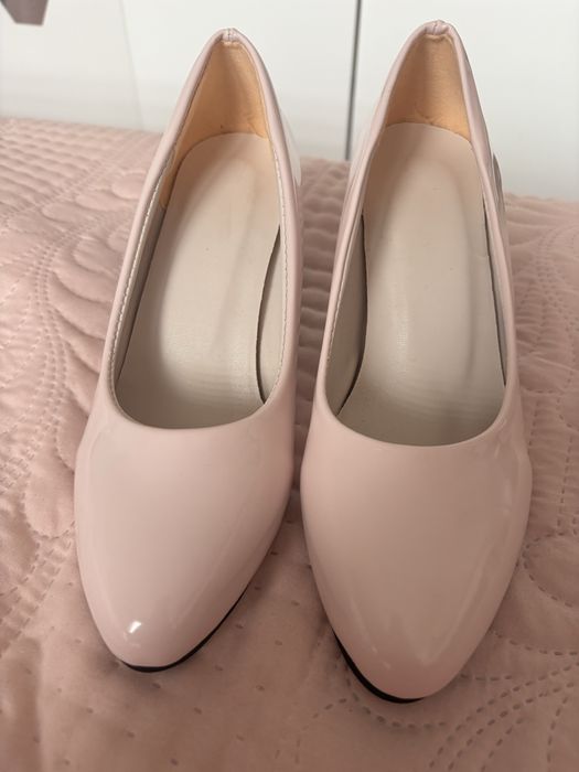 Дамски обувки с ток