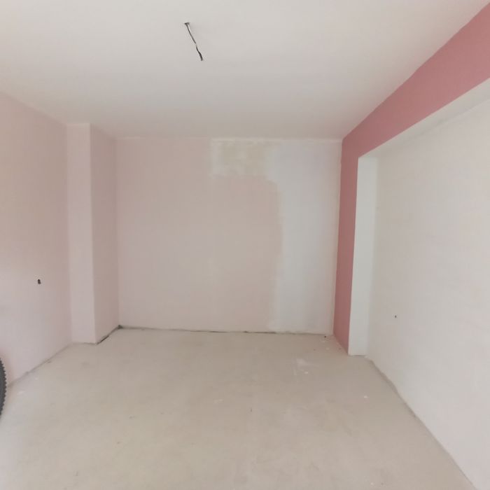 Партерен апартамент 52кв.м. и гараж 20 м2 към него( топла връзка)