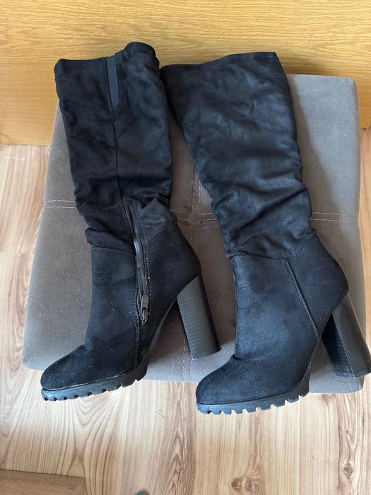 Велурени ботуши на ток