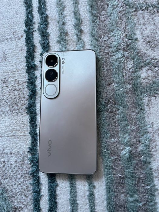 Продаю телефон Vivo V40 Lite