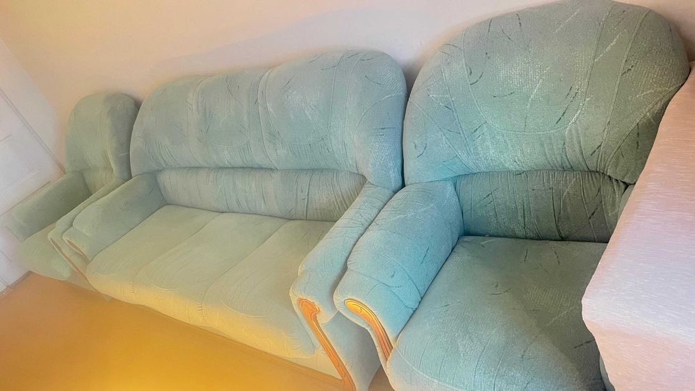 Vand canapea extensibila cu 2 fotolii utilizate in buna stare